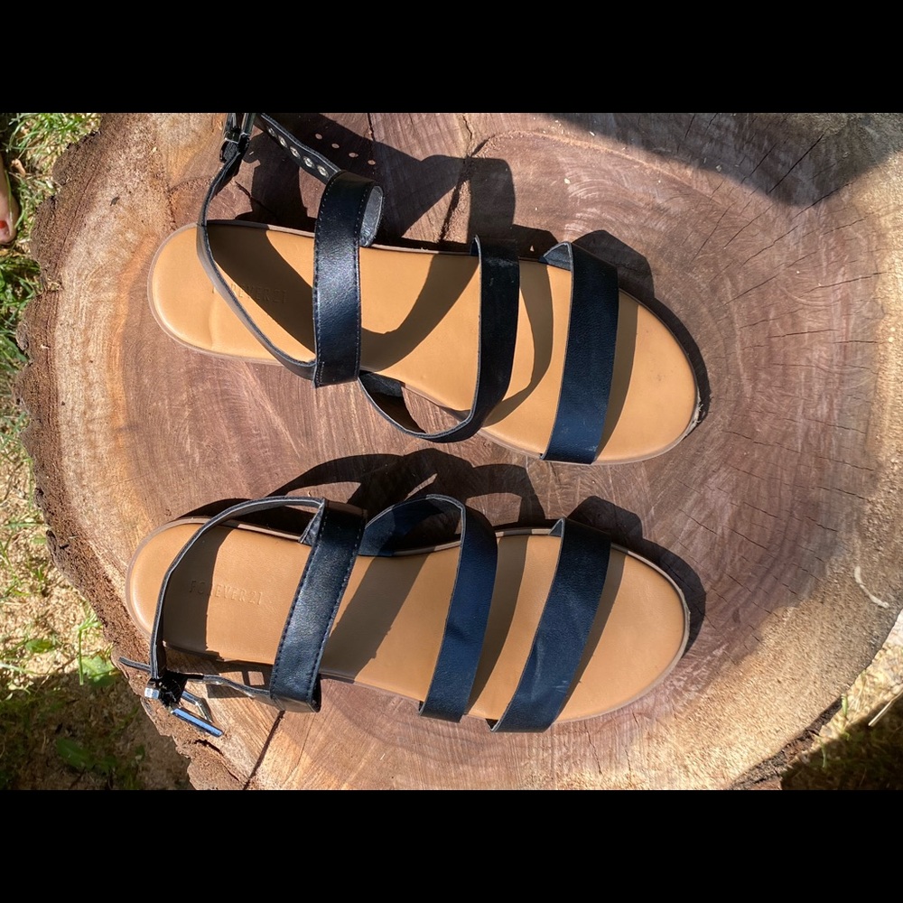 Sandles - Picture 2 of 3